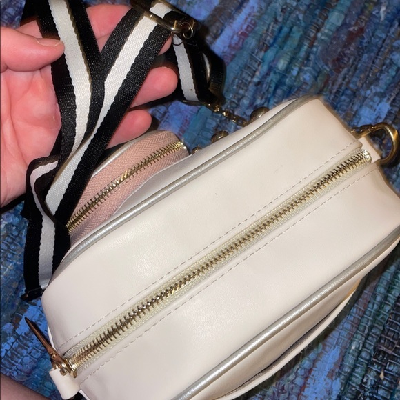 Camera Design Crossbody Bag - Picture 6 of 16